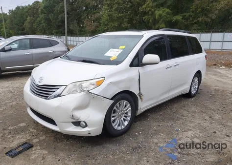 2015 Toyota Sienna Xle Premium 8 Passenger from USA, damaged, VIN 5TDYK3DC5FS570570